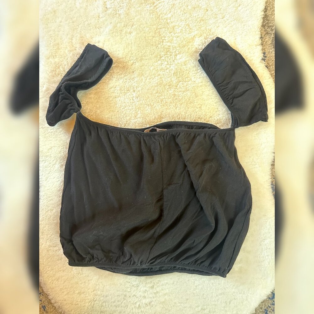 Brandy Melville black crepe top with off the shoulder ruffle cap sleeves OS - Picture 4 of 12
